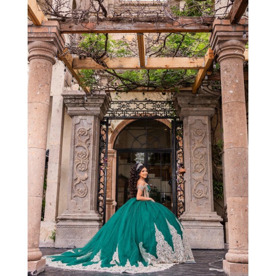 Off Shoulder Emerald Green Quince Dress Sheer Bodice Vestidos De 15 Anos Lace Appliques Sequin Birthday Party Dress