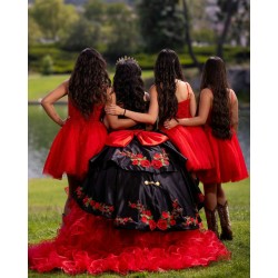 Off Shoulder Sweet 15 Gowns Red On Black Ruffled Quinceanera Dress Lace Appliques Wear Pageant Sweetheart Neck 2024 Ball Gown Princess Dresses