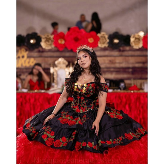 Off Shoulder Sweet 15 Gowns Red On Black Ruffled Quinceanera Dress Lace Appliques Wear Pageant Sweetheart Neck 2024 Ball Gown Princess Dresses