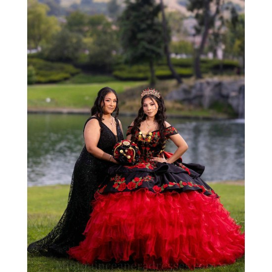 Off Shoulder Sweet 15 Gowns Red On Black Ruffled Quinceanera Dress Lace Appliques Wear Pageant Sweetheart Neck 2024 Ball Gown Princess Dresses