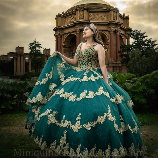 V Neck Quince Dress Emerald Green Vestidos De 15 Anos Lace Appliques Girl Birthday Gowns Sleeveless Women 2024 Ball Gown