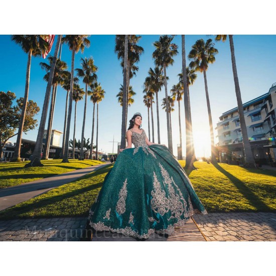 Sleeveless Quince Dress Emerald Green Vestidos De 15 Anos Lace Appliques Girl Birthday Gowns V Neck Women 2024 Ball Gown